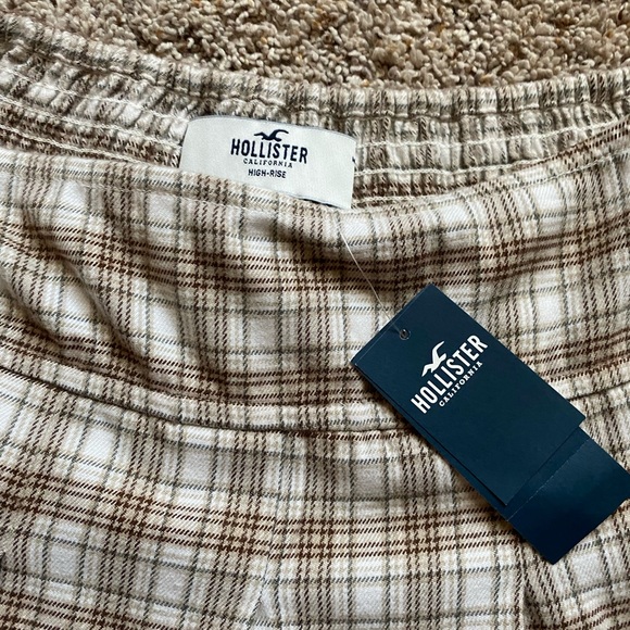 Hollister Pleated Mini Skirt - Picture 2 of 2